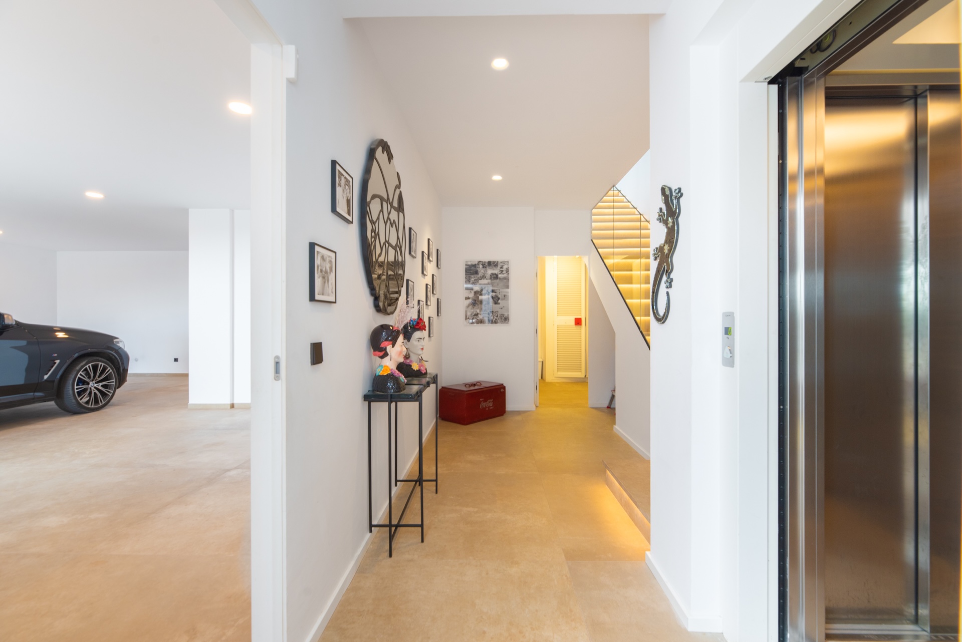 Resa Estates Ibiza sale villa Marlin vieuws hallway garage.jpg